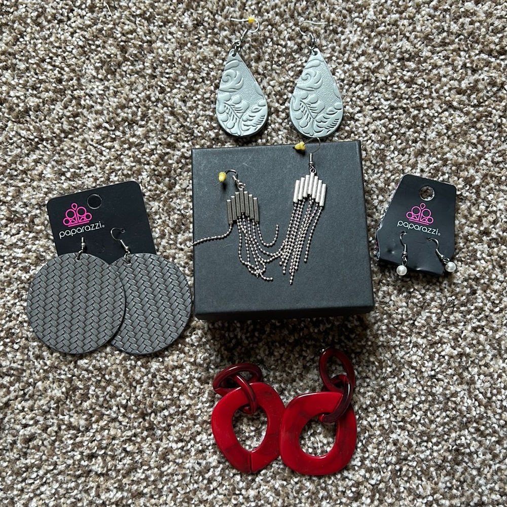 7 pairs of Paparazzi Earrings- good condition, some never worn